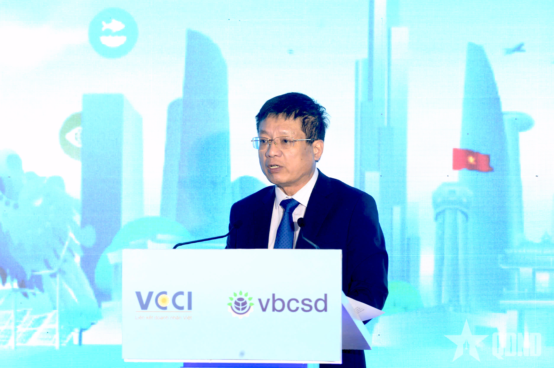 Chuyển từ tăng trưởng dựa vào nguồn lực sang dựa vào năng suất và đổi mới sáng tạo